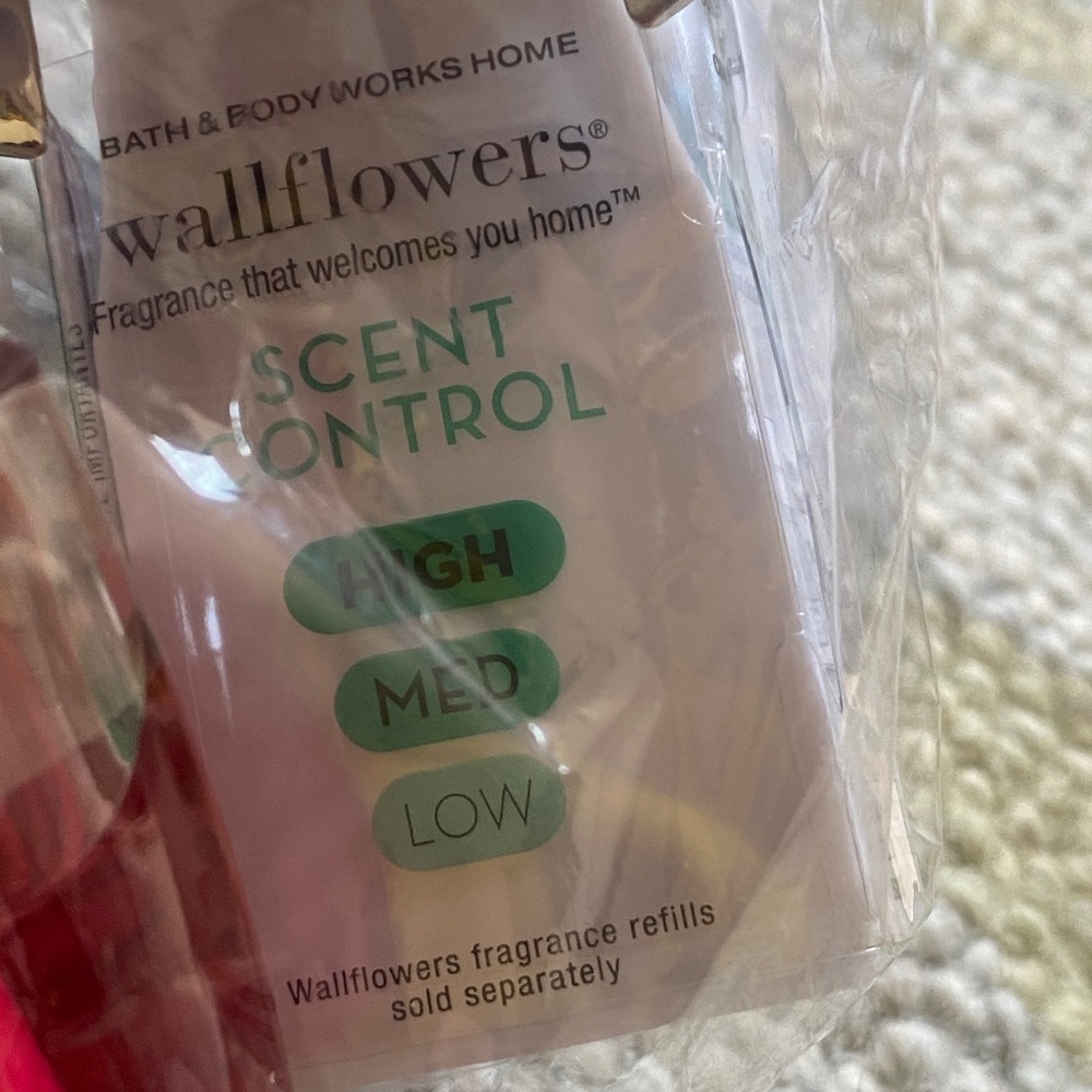 Shine & Sparkle Wallflowers Scent Control Fragrance Plug + 2 Fragrance Refills - Picture 9 of 16